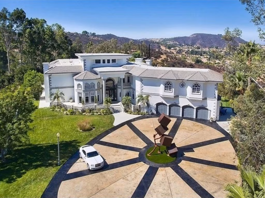 Toàn cảnh căn nhà rộng lớn.