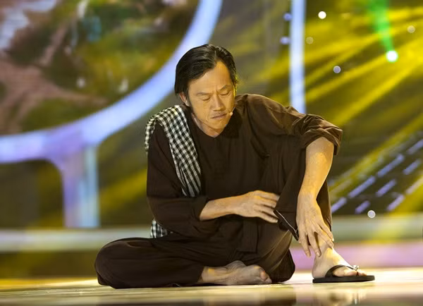 Hoài Linh cũng đã từng phải đối mặt với nhiều khó khăn trong cuộc sống. (Ảnh. Internet)