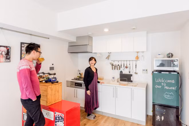 Mỗi khu vực chắc năng đều được trang trí rất xinh xắn. Các khu vực này đều thông với nhau nên dù đứng ở đâu, hai vợ chồng đều có thể nhìn thấy và trò chuyện cùng nhau.