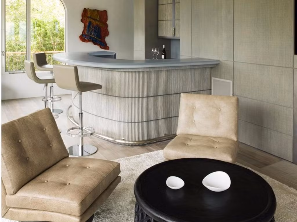 Rosenstein muốn thiết kế một căn nhà hiện đại, bền vững nhưng vẫn pha trộn các yếu tố truyền thống và sự thoải mái của một dinh thự trước biển.