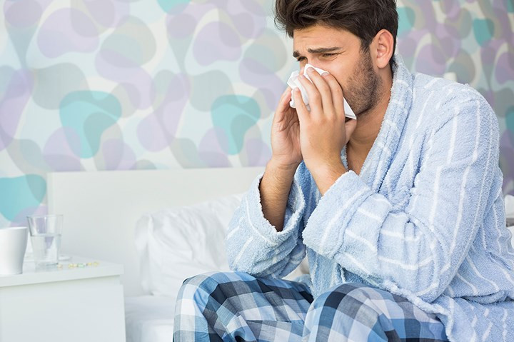 Hành động như một đứa trẻ khi bị ốm. Không ai tránh được những khi ốm đau nhưng nếu anh ta rên rỉ khi cảm thấy lạnh thì có thể với cô ấy lại là sự phiền nhiễu.