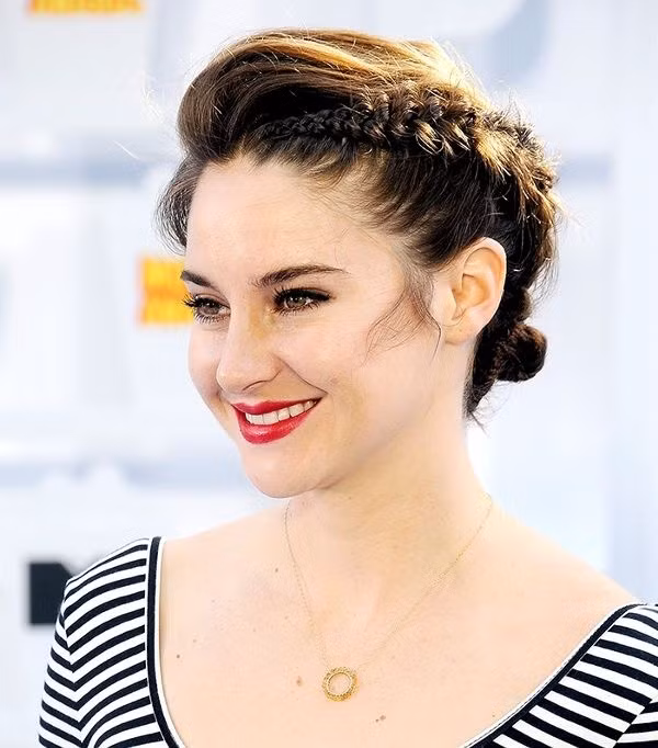 Tóc tết mái vừa điệu đà, vừa yêu kiều dành cho những buổi dạ tiệc.