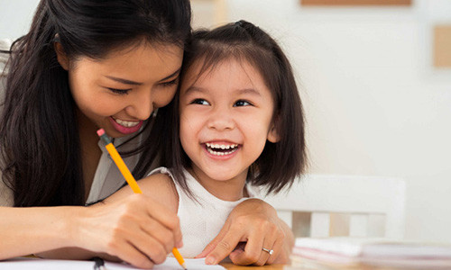 Những chia sẻ dưới đây có thể hữu ích với các phụ huynh khi muốn con vui vẻ khi làm bài tập về nhà.