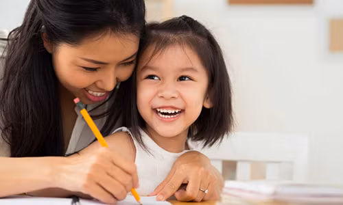 Những chia sẻ dưới đây có thể hữu ích với các phụ huynh khi muốn con vui vẻ khi làm bài tập về nhà.