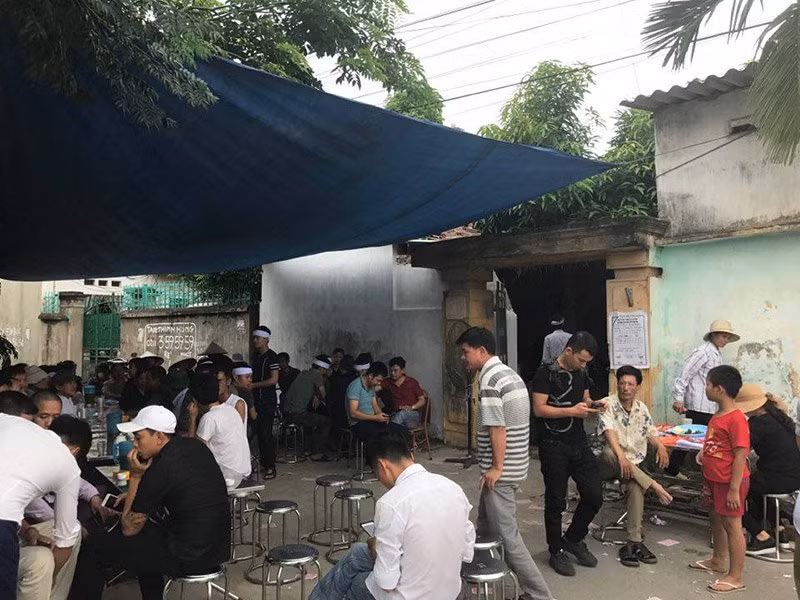 Noi dau xe long cua gia dinh thanh nien bi chem tu vong o Vinh Phuc