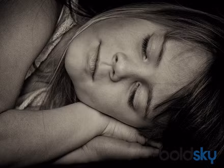 Trong nhiều trường hợp, ngáp quá nhiều có thể là do rối loạn giấc ngủ. Thiếu ngủ có thể làm bạn ngáp nhiều trong khi bạn đang tỉnh táo.