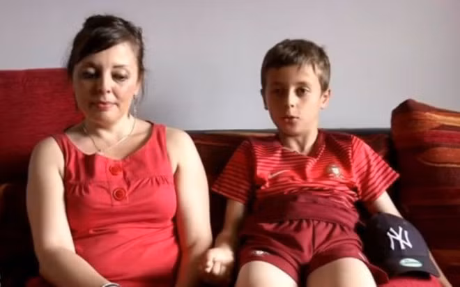 Cau be bieu tuong cho su thau cam trong de Van la ai?-Hinh-2