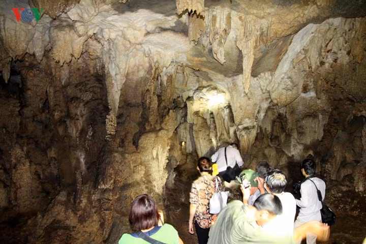 Hiện nay, ngoài khách du lịch trong nước, các hệ thống hang động ở Lai Châu cũng bắt đầu thu hút nhiều đoàn khách du lịch nước ngoài.