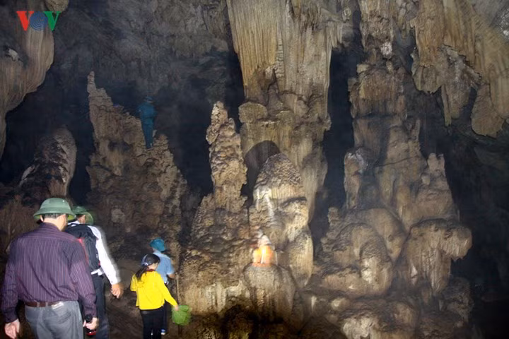 Nguyên sơ nhất trong hệ thống hang động ở Lai Châu là quần thể động Gia Khâu ở thành phố Lai Châu được phát hiện năm 2012.