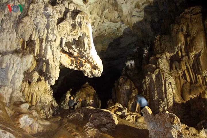 Với hệ thống hai tầng đáy và rộng, quần thể động Gia Khâu là nơi khám phá thú vị cho du khách ưa mạo hiểm.