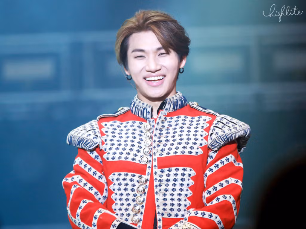 Tháng 5 cùng năm, thành viên Daesung bị cáo buộc gây tai nạn giao thông và đâm chết một người đàn ông đi cùng chiều. Vụ việc gây tranh cãi trong một thời gian dài vì có nhiều luồng thông tin được các phương tiện truyền thông Hàn Quốc đưa ra. Tuy nhiên, sau một thời gian dài tiến hành điều tra, Văn phòng Công tố Seoul tuyên bố giọng ca nhóm Big Bang vô tội vì không có đủ bằng chứng để chứng minh nạn nhân còn sống hay đã chết trước khi bị Daesung đâm vào. Ảnh: Pinterest.