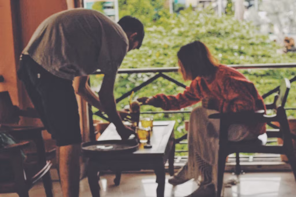 Tới đây bạn sẽ tận hưởng một không gian xưa cũ bình yên khác lạ.