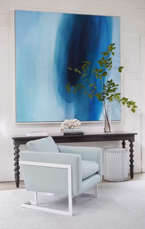 Bức tranh tuy đơn giản nhưng đủ để khiến cả căn phòng tràn ngập hơi thở của biển cả.