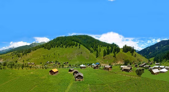 8. Arang Kel, Thung lũng Neelum - Kashmir, Pakistan Một ngôi làng xanh ngút ngàn ở thung lũng Neelum, Kashmir, nằm ở đỉnh đồi gần Kel, khoảng 460 mét trở lên từ sông Neelam. Đây là một ngôi làng với rất nhiều cảnh đẹp. It is a piece of utmost beauty, one can find in Kashmir. Hãy ghé thăm thung lũng Neelum để chiêm ngưỡng Arang Kel, một địa danh đáng được nhắc đến.