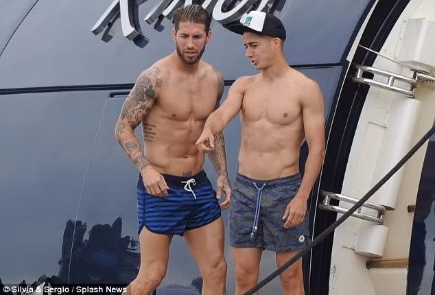 Sao trẻ Lucas Vazquez cũng nằm trong danh sách khách mời của Ramos.