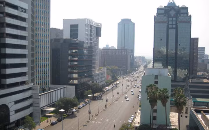 Malawi có thể không phải là điểm du lịch hàng đầu cho du khách, nhưng nó lại là điểm đến lý tưởng cho các nhà đầu tư. Mức lương tối thiểu phải trả cho lao động tại đây chỉ khoảng 0,17 USD/giờ, tương đương với 412 USD/năm.