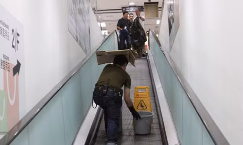 Di mua sam, 8 nguoi nhap vien vi axit roi xuong dau