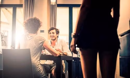 Vi sao da so dan ong co vo roi la doi xu khac han khi yeu?