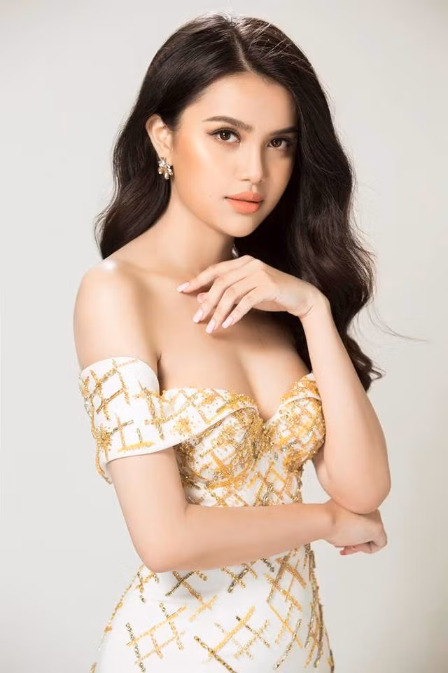 A hau Dai duong chia se ve tin don tiep ruou nha tai tro cuoc thi