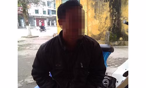 Vo nhan tin dien kich bi bat coc lua chong de o cung bo tre