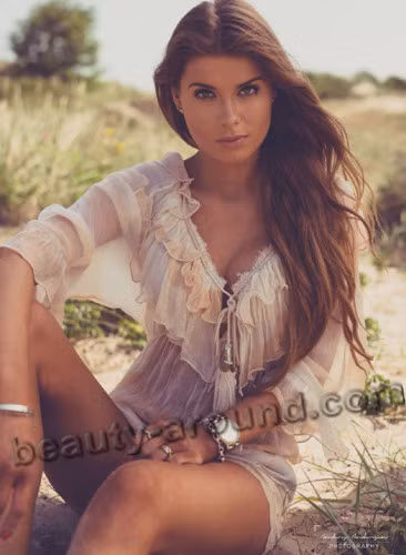 Dẫu vậy, đằng sau tinh thần nữ quyền, họ vẫn rất lãng mạn, mong manh và duyên dáng.