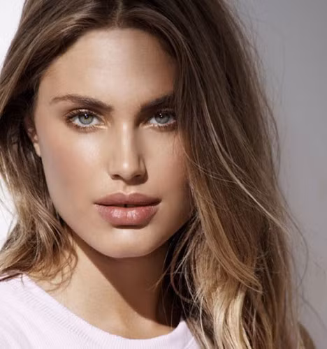 Nhan sắc cuốn hút của một cô gái trẻ Đan Mạch. Phụ nữ Đan Mạch nhìn chung nghiêm túc, ít phô bày cảm xúc và khá bí ẩn.