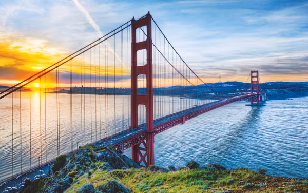 Vi “than ho menh” chuyen ngan nguoi tu sat tai cau Cong Vang