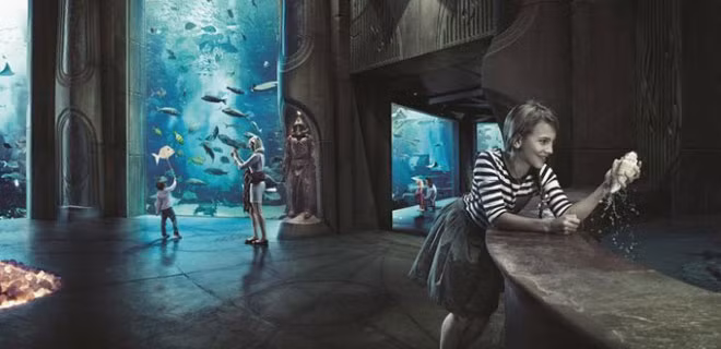 Với thiết kế mô phỏng thành phố Atlantic xa xưa bị sụp đổ và đang chìm trong nước khiến cho du khách cảm thấy cực kỳ ấn tượng.