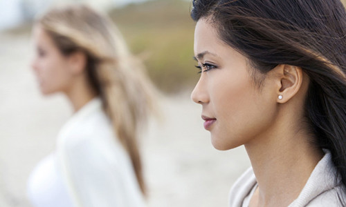 Nếu Ngàn vội vàng tin lá thư và những bức hình kia, thì cô đã đánh mất tình yêu của mình. Ảnh minh họa