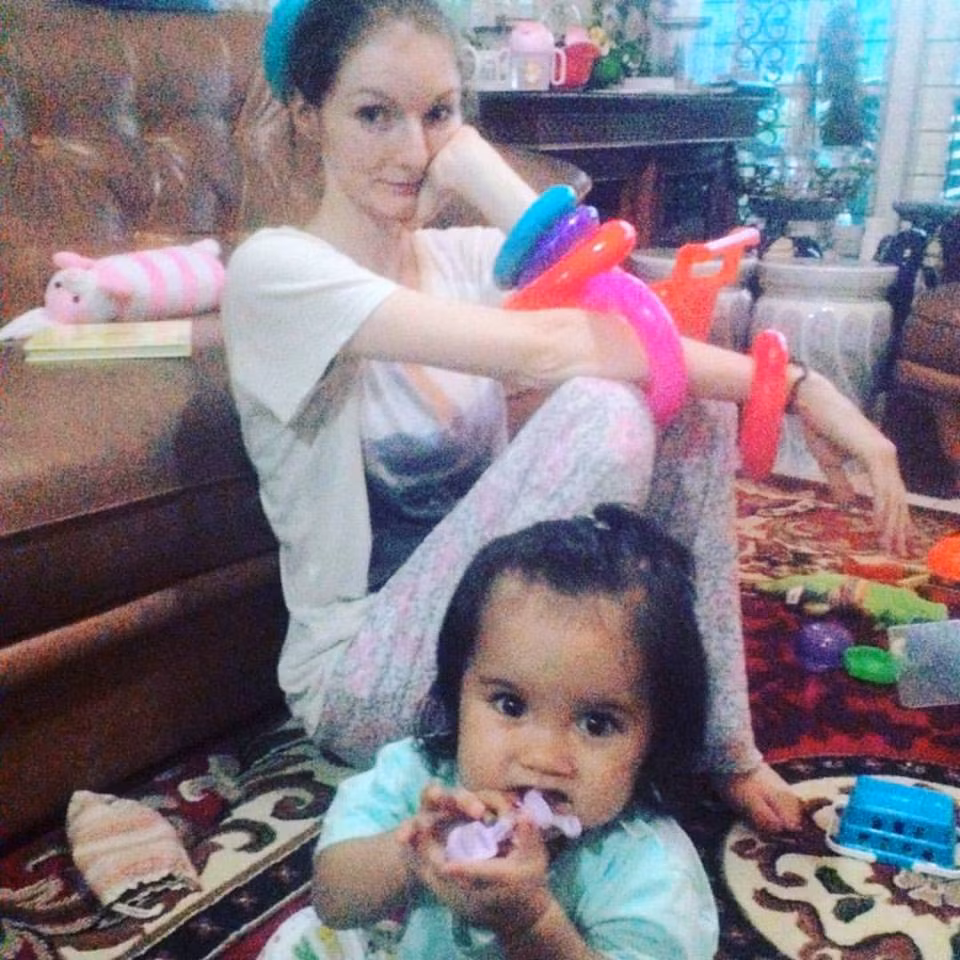 Jennifer và Bayu Kumbara đang rất tích cực sử dụng lợi thế truyền thông của mình để xây dựng hình ảnh cho quần đảo Sumatra. Cặp đôi sở hữu một đại lý chuyên về tư vấn và hướng dẫn du lịch, thu nhập của họ cũng rất khá.