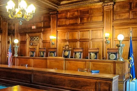 Bà Leesa Bainbridge, đại diện Văn phòng hành chính tòa án hạt Orange, thừa nhận rằng văn phòng xử lý hàng nghìn trang tài liệu mỗi ngày nên không thể kiểm chứng mức độ chân thực của những tài liệu mà các cơ quan khác chuyển tới.