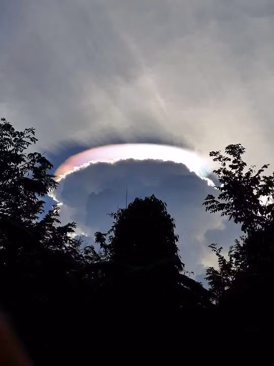 Vang hao quang ky la tren bau troi Dak Lak-Hinh-3