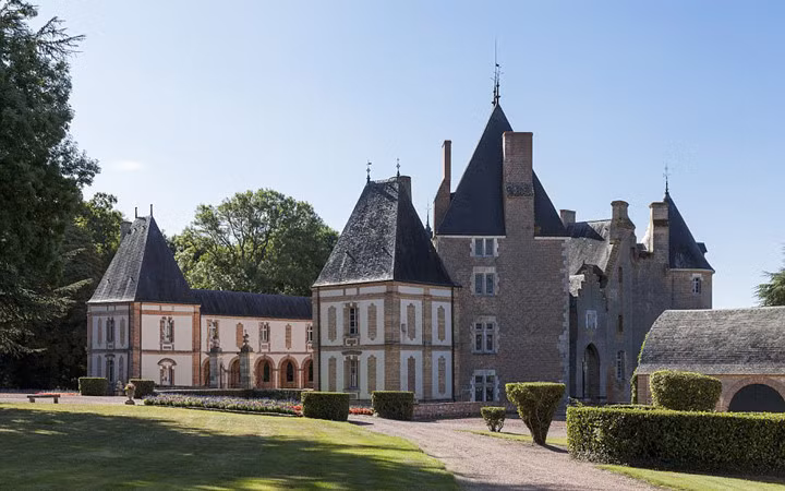 Nó từng được định giá lên đến 4,95 triệu euro nhưng về mặt lý thuyết, nó đang được rao bán đấu giá từ ngày 19/9 với giá khởi điểm 1 euro.