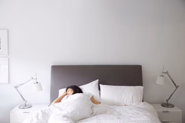 Ngủ. Việc nghỉ ngơi tốt sẽ có nhiều lợi ích. Người lớn ngủ 7 tiếng hoặc nhiều hơn sẽ khỏe mạnh hơn những người thiếu ngủ. Không ngủ đủ giấc sẽ làm tăng mức độ căng thẳng và nguy cơ trầm cảm.