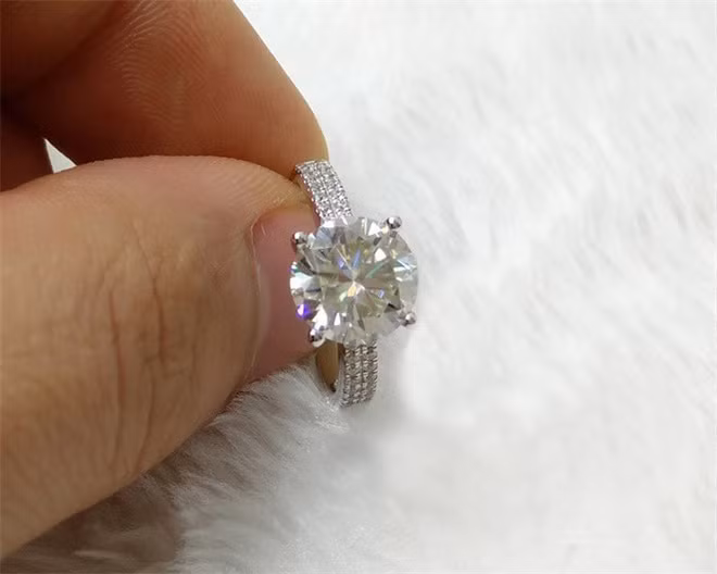 Duoc tra lai nhan kim cuong cau hon, mua 5.000 to my de cam on