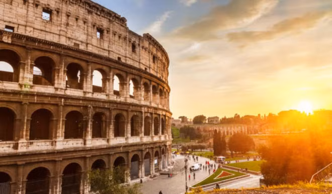 Đấu trường La Mã, Italia Đầu trường La Mã ở thành phố Rome chắc chắc không giữ được kiến trúc nguyên vẹn như khi mở cửa vào năm 80 trước công nguyên. Trải qua 2.000 năm, công trình đã bị phá hủy bởi thời tiết, du khách và nạn trộm cổ vật.