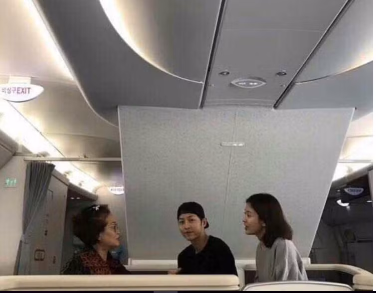 Song Joong Ki va Song Hye Kyo lai day song du luan vi dam cuoi