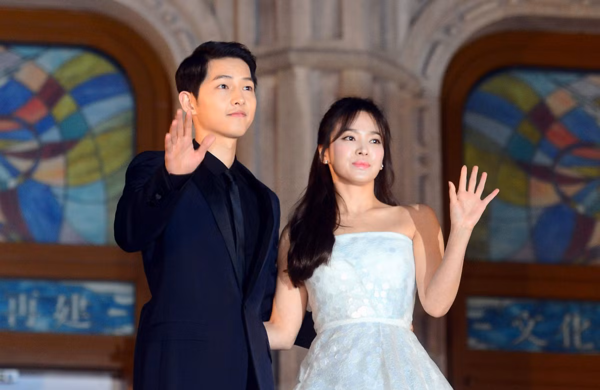 Song Joong Ki va Song Hye Kyo lai day song du luan vi dam cuoi-Hinh-2
