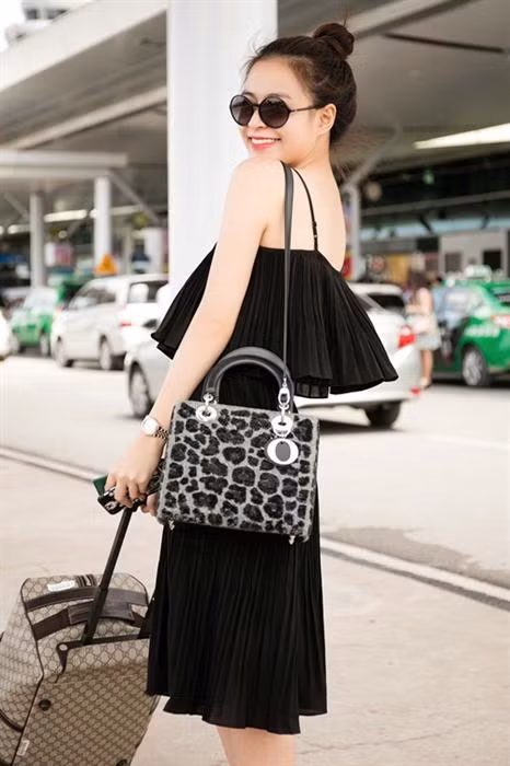 Hoàng Thùy Linh còn là một tay chơi túi xách và nhiều phụ kiện có giá "trên trời".