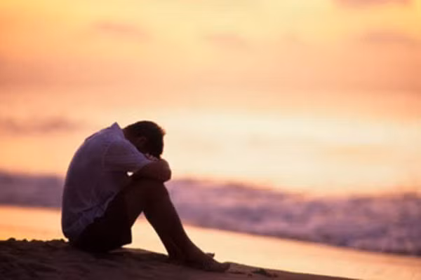 Hãy cảm nhận những cảm xúc của sự chia tay. Có thể bạn sẽ cảm nhận được sự tức giận và buồn bã sau khi chia tay. Hãy nhớ rằng đó là những cảm xúc tự nhiên và rồi cuối cùng, mọi nỗi đau đều có thể chữa lành.