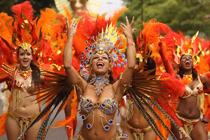 Notting Hill Carnival – Vương quốc Anh. Diễn ra tại London, lễ hội Notting Hill Carnival được tổ chức hàng năm, bắt đầu từ năm 1964 trên các con phố của khu vực Notting Hill, phía tây thủ đô London. Lễ hội này là dịp các cộng đồng người dân vùng châu Phi-Caribe sinh sống tại Anh kỷ niệm các nền văn hóa và bản sắc riêng của mình.