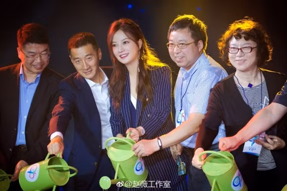 Nhưng có lẽ, đó là do nhờ photoshop.