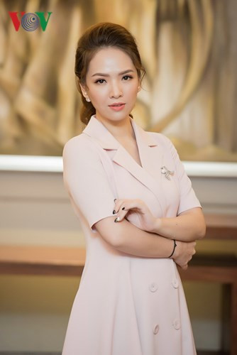 Tham dự một chương trình tại Hà Nội, Đan Lê đảm nhiệm vai trò người dẫn chương trình.