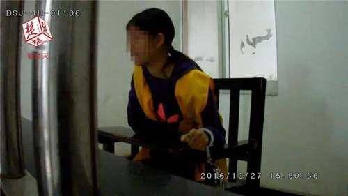 Chị Tạ, vợ anh Đặng bị bắt giữ sau khi gây án.