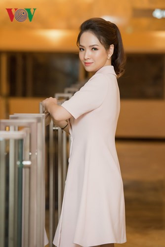 Đan Lê luôn thu hút được sự chú ý từ mọi người bởi gương mặt đẹp, nụ cười tươi tắn.