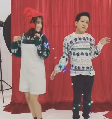 Từng vướng tin đồn theo chồng bỏ cuộc chơi vào năm 2013, sau khi kết thúc cuộc tình 2 năm đầy đau đớn hồi 2015, Sam cho biết tiêu chuẩn chọn người yêu hiện tại của cô đơn giản lắm, chỉ cần yêu chân thành và chia sẻ với công việc với cô mà thôi. "Nếu không có sự chia sẻ và cảm thông thì người đó giàu có cỡ nào, bạn cũng không thể có hạnh phúc".