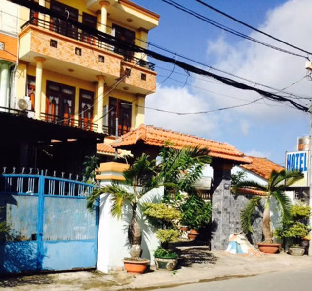 Nguoi me ep con gai 6 tuoi uong thuoc sau nuc no tai toa