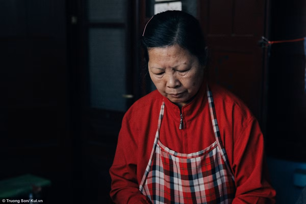 Cô Lê Thị Xuân Hồng là chủ nhân của tiệm bánh mì dì Hồng nổi danh.