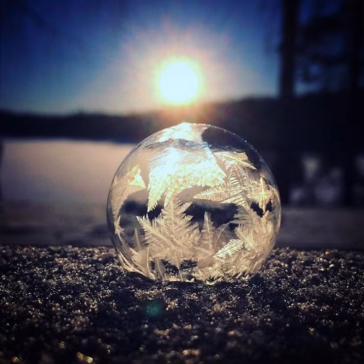 Bong bóng xà phòng đóng băng.