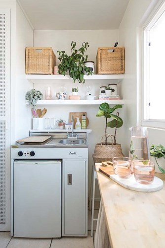 Việc bài trí nội thất trong căn hộ này được cân nhắc kỹ lưỡng với những đồ dùng vừa vặn tạo sự tiện nghi cho không gian giúp căn hộ không bị rối mắt và chật chội.